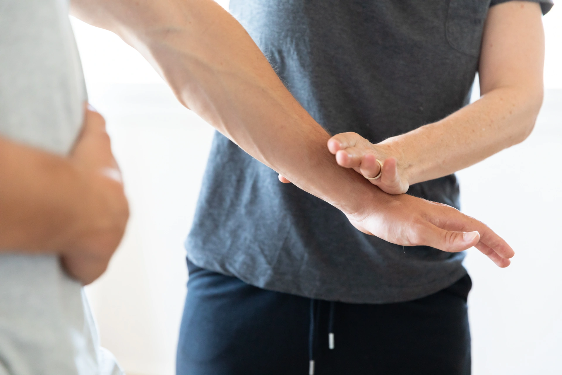 Kinesiologie-Behandlung mit Muskeltest
